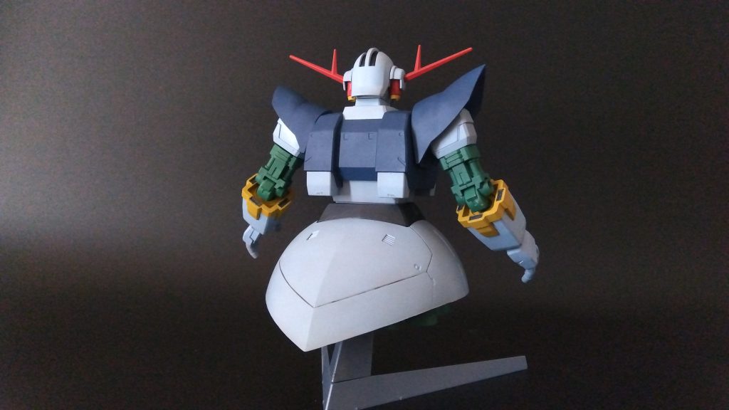 バックショット。デカールをもう少し盛るか迷ったのですが、ひとまず指示通りに。