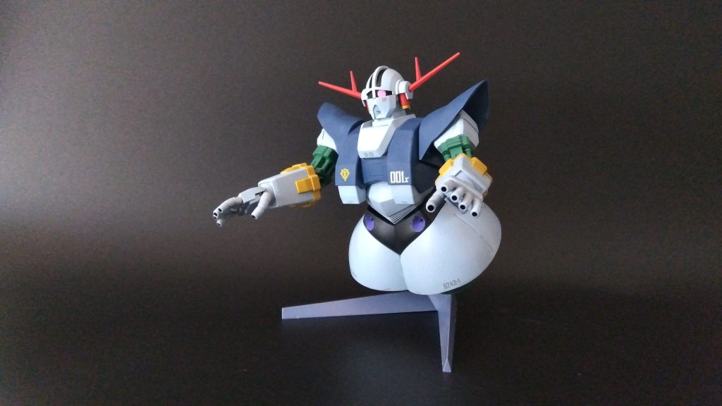 説明書よりメモリアルアクション風。付属のディスプレイベースの根本が固くて少し不安…