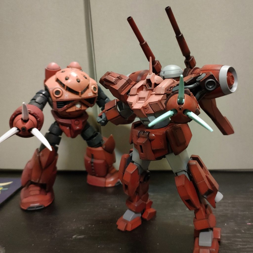 デカール前ですが、お気に入りのRGズゴックとのツーショット。このコンビは強そう!