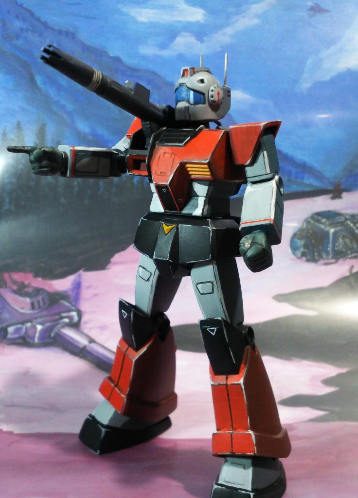 右手の指差し手を箱絵のように作りたかったので、ビームスプレーガンの持っていた右手と平手の右手を使用し平手から人差し指の所を切り出し、移植、成型しました。左手は余ってるランナーを丸穴に入れて成型、拳らしく削り込んで仕上げています。