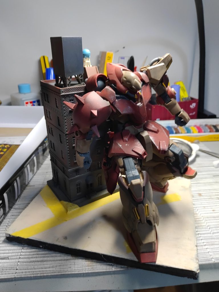 最初に大まかな形を作っていたときの写真です。土台そのものが変わってますね。