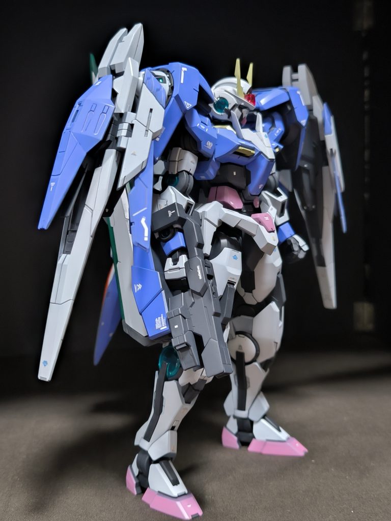 MG版は設定通りにオーライザーの肩部バインダーがGNドライブに接続、稼働する所が良いです。ロック機能も有りヘタレにくい。 