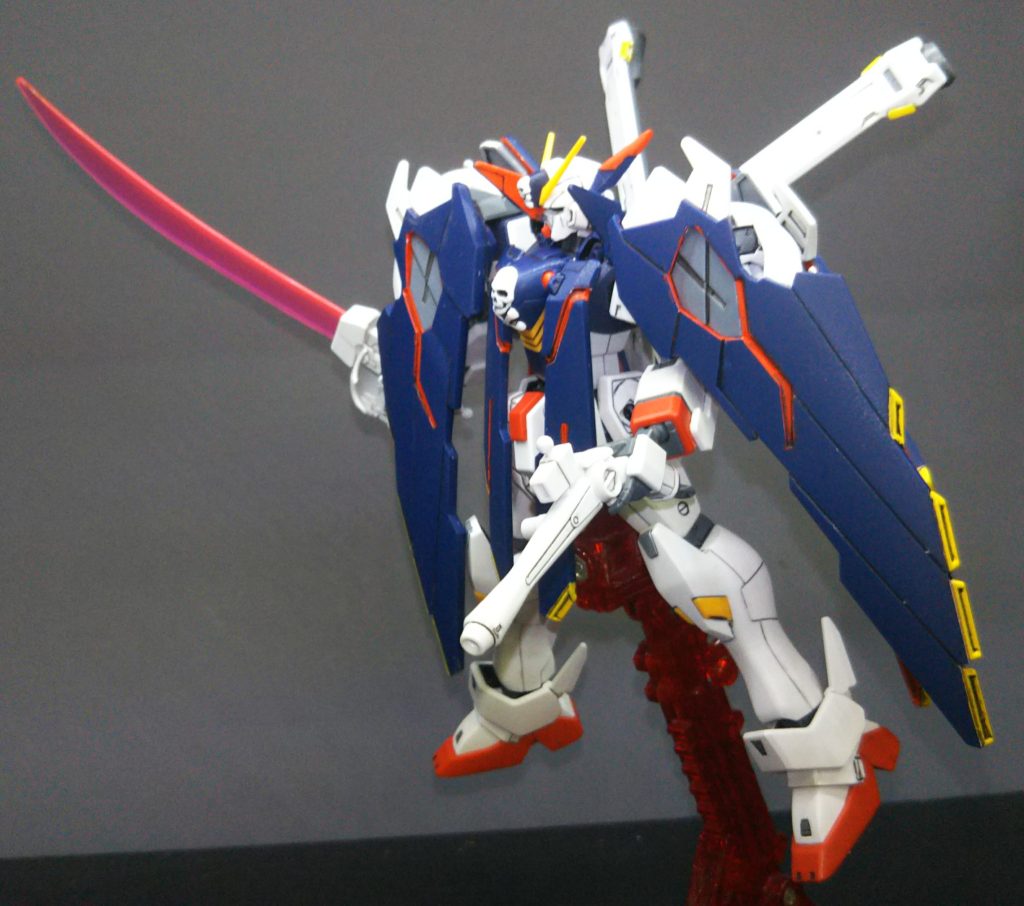 ノーマルのX1の武器も付属しています。キットの内容はHGクロスボーンガンダムX1にフルクロスパーツ追加なので、かなり豪華です。ビルド系じゃなくて普通にHGUCでも良かったのでは?ビルド系のせいか、その後の再販で見た記憶が無いんだよなぁ…