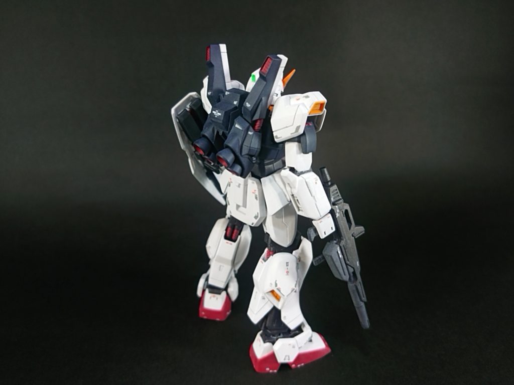 スラスター内部とパイプ部をレッドに塗り分けてみました。かなり気に入ってます。