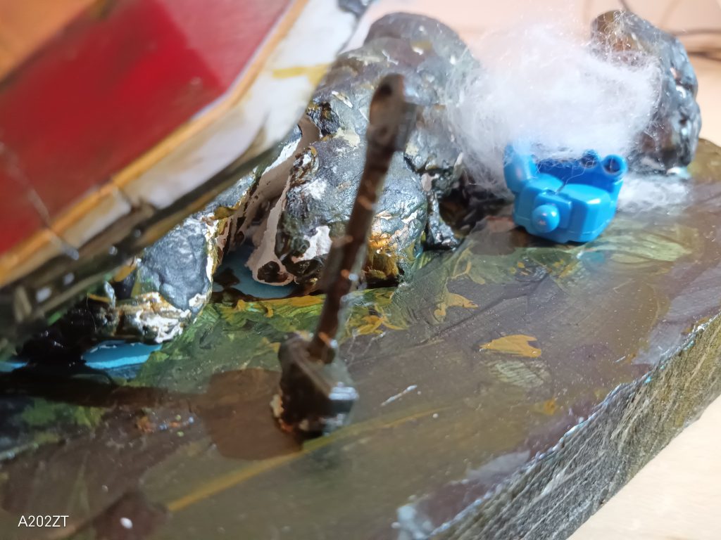 グフの剣ですね1/144サイズですがそこは気にせず、奥にある腕はまだウェザリングしていませんいつかします（いつやろう？）