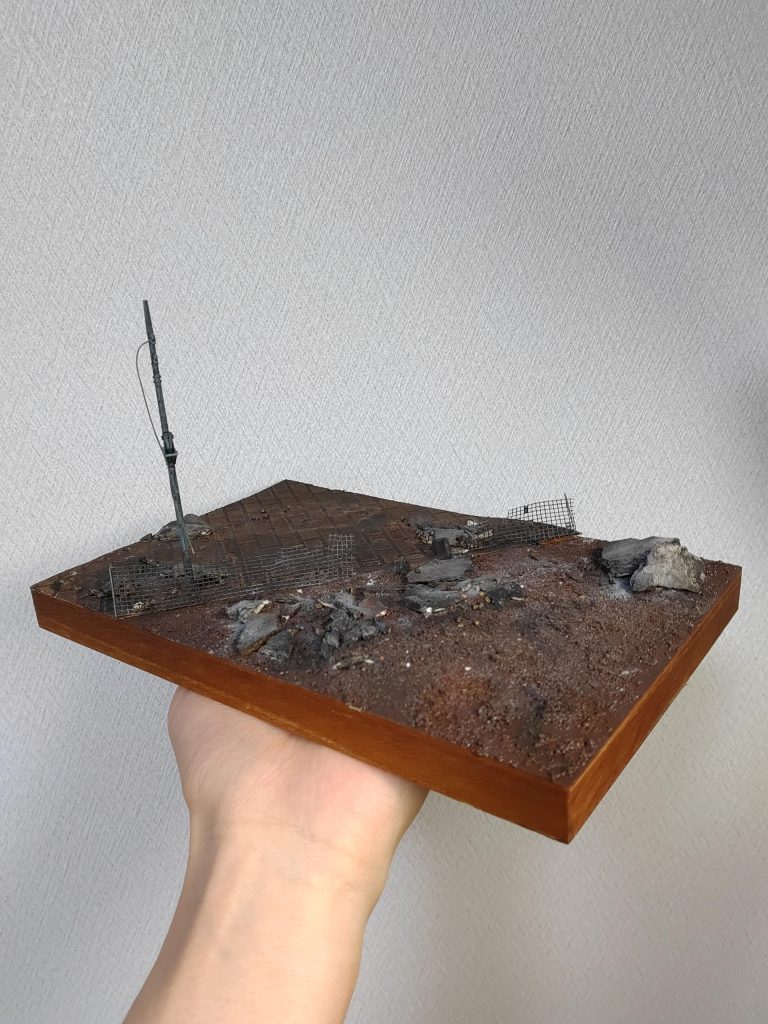 次に雑ですがジオラマを作りました。完成品は道路をかいているのでジオラマ中央が変化しますね。