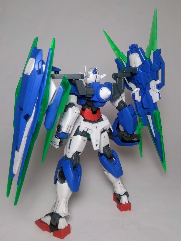 ハイ。後ろ姿🧐　　　《最終決戦仕様》と、言ってはミマシタがナンの事はない『GNソードⅣ フルセイバー セット』をくっ付けただけです 🤣此方の『フルセイバーセット』が『ホビージャパンの付録』だった。と、云うことはご存知ですか❓🧐