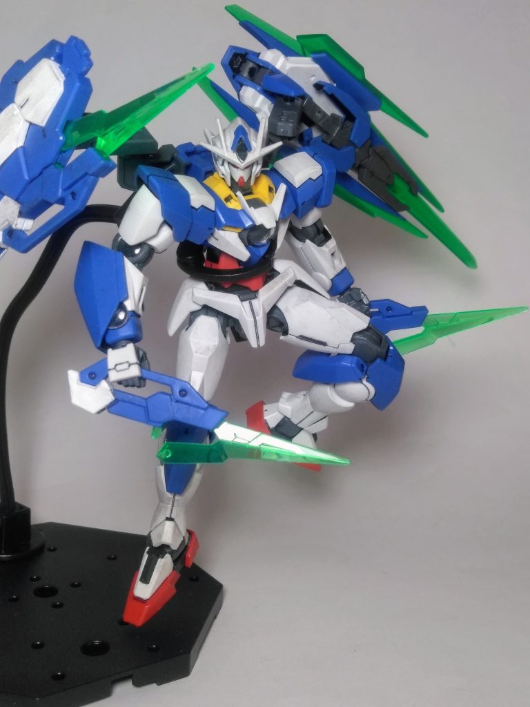 では！｢GN ガンブレイド｣ を装備です 😄 ３本が付属していて、互いを連結出来る仕様です😁