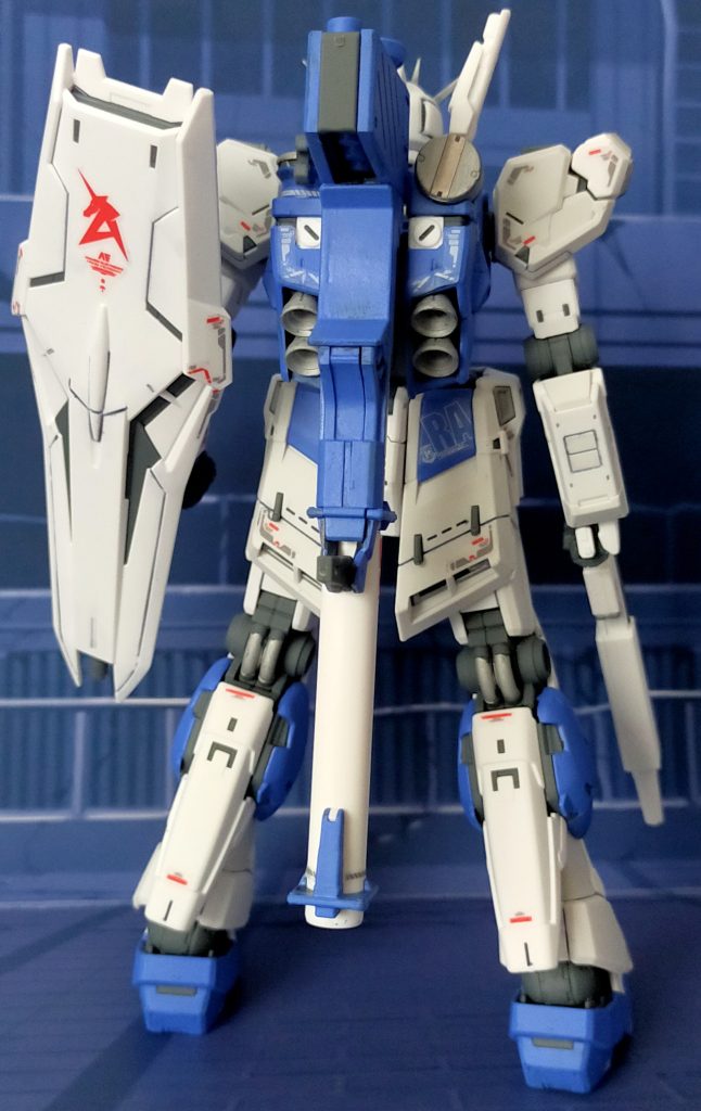 背面デカールはRGνガンダムに付属していたリアルスティックデカールを使用しています。 