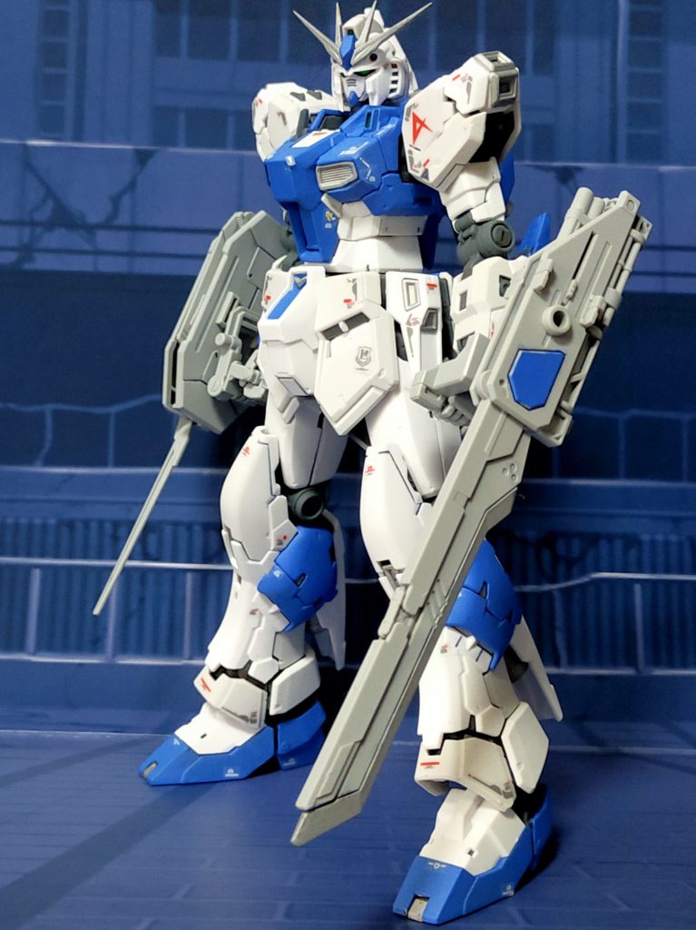 昔雑誌付録だったマーキュリーレヴDを装備させました。そのままだとマーキュリーレヴが持てないので手は付属していたHGUCνガンダム用の手を使用しています。