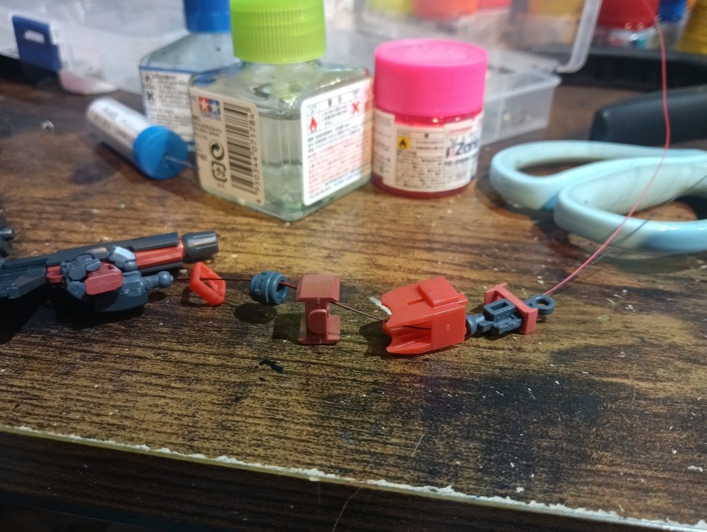 たまにパーツを通し忘れて頭抱える事があります😅😂💦