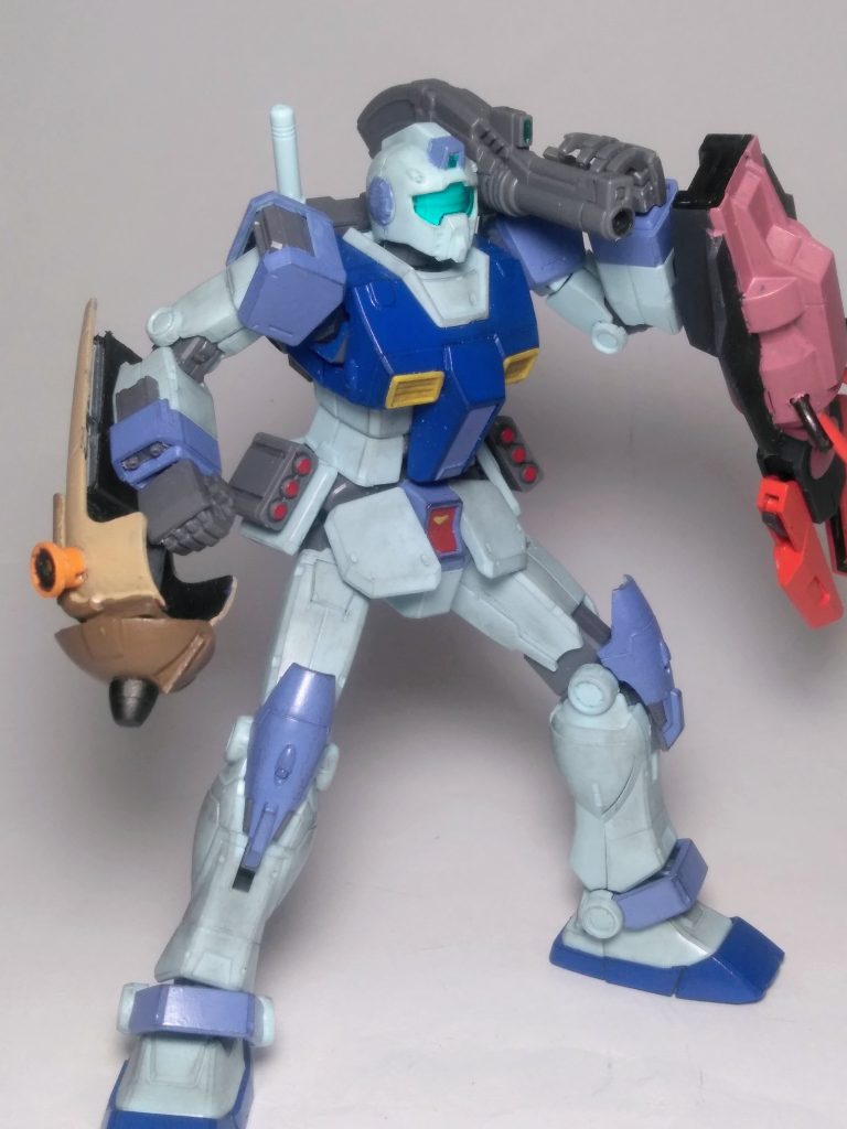 この『ジム〔MSD〕』も購入してからホッタラカシで在りました 😋                                      そんなこの子の射撃武装は〔MSD〕版の標準装備?『ショルダー キャノン』😁「サイドアーマー」に設置の『3連ミサイルポッド』と、相成ります 🤭