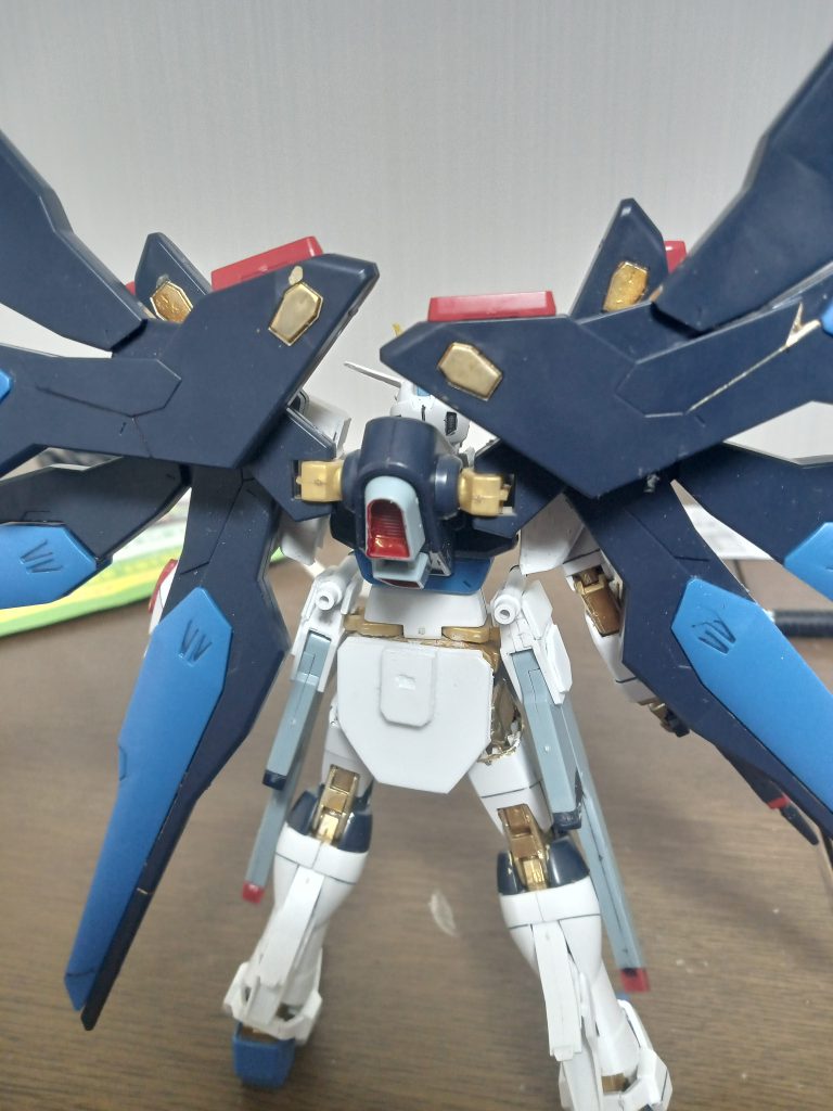 腰はプラ板切り出した工作がメインですジャスティスのパーツ使っても良かったのですが