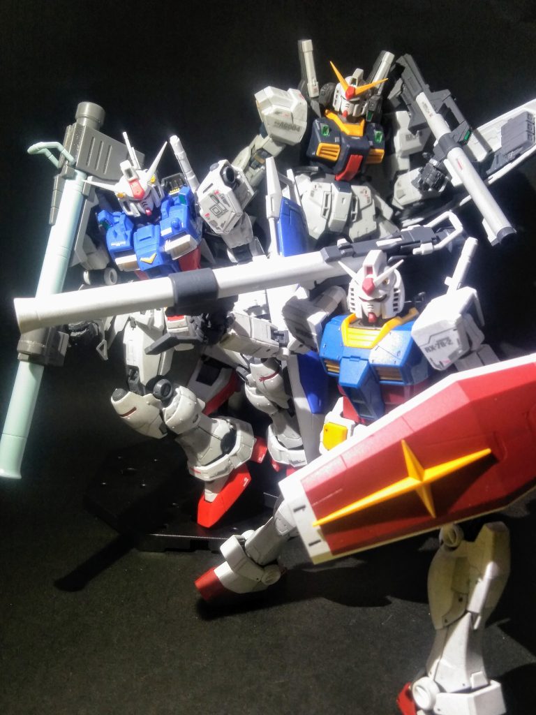 最後に三体揃っての記念撮影を行います。拙く、御見苦しい品々でしたが、最後まで御覧頂き恐縮です。