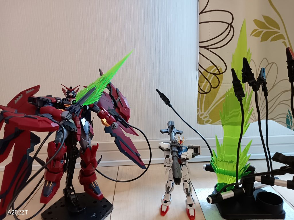 大きさくらべ　ストライクガンダム1/144エフェクトクソでかい