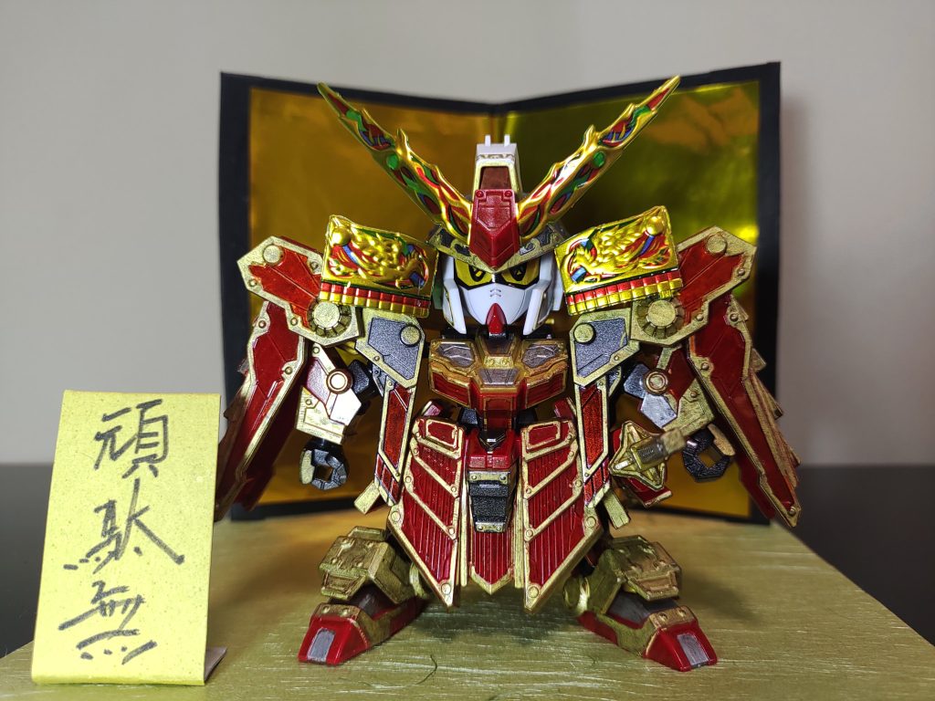 ガンダムマーカーやミスターホビーマーカーで簡単仕上げです。思いの外、ミスターホビーマーカーのメタリックカラーは発色してくれて見栄えアップでした！折り紙で屏風やその他付属品も工作してそれっぽく。