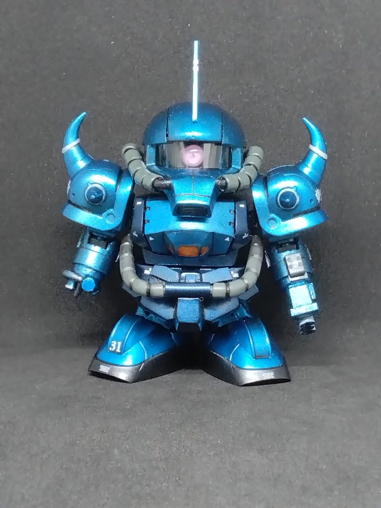 両肩と両足はGフレームのグフから流用しています。HGUCのパーツより少し小さめなのが、BB戦士のサイズとマッチして助かりました！