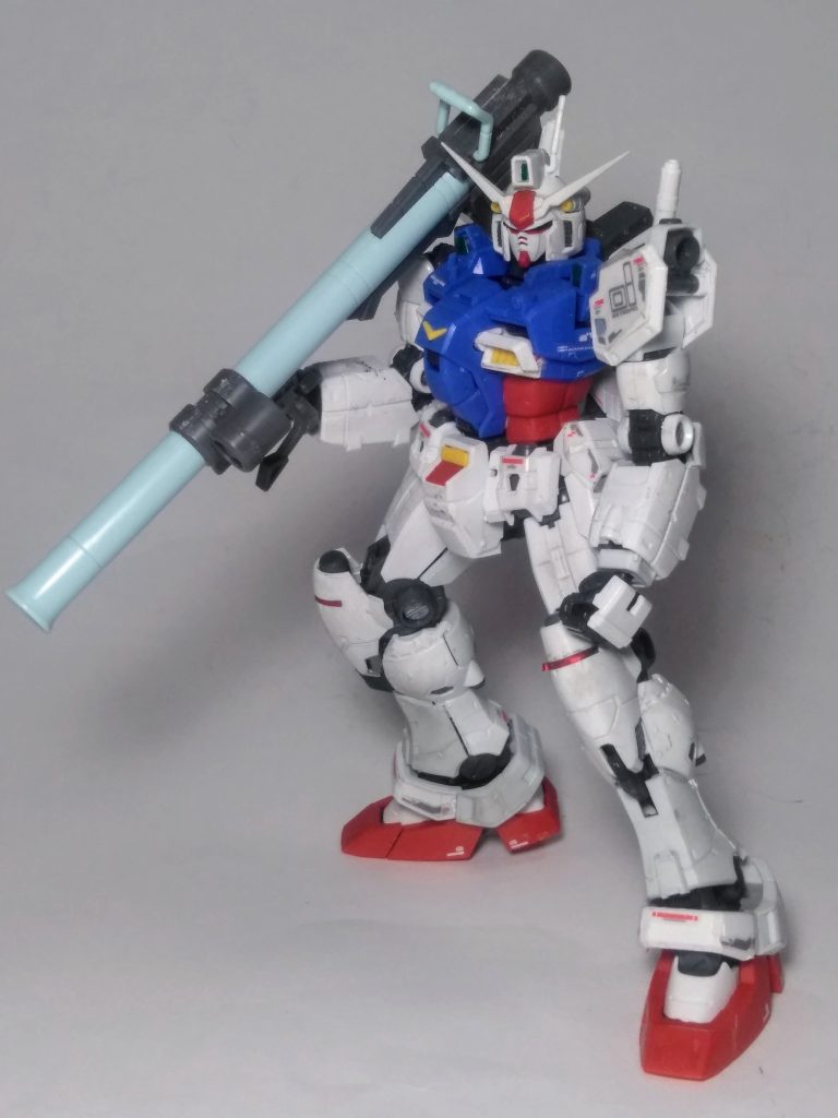 前所有者が遊び込んだ為か、各部関節関係の歪みが著しい物品です。　『RX-78 』もですが『コア ファイター』も再現、機体本体に内蔵されているのは魅力的です。