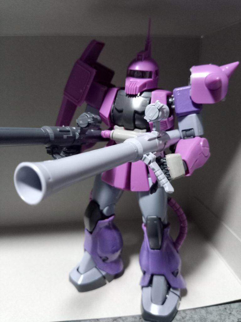 ベースにはシャア専用ザク、後はザクキャノンの余剰パーツと一部雑ですが塗装した以外は素組みです。