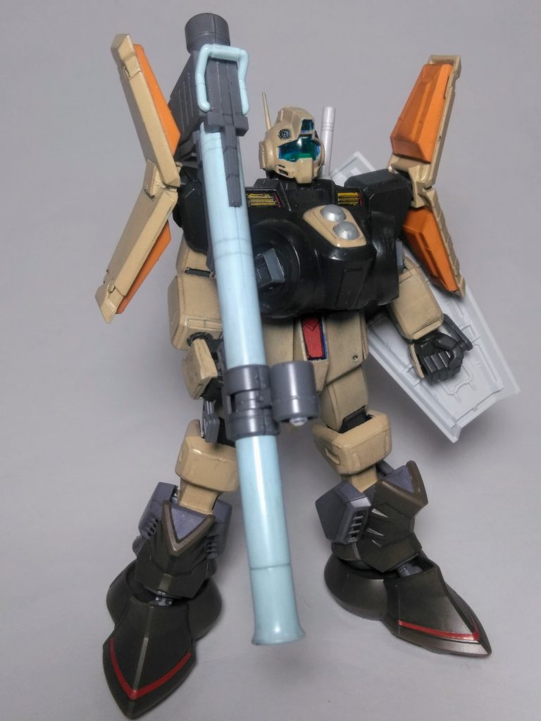 ハイ。唐突ですが「トローペン・ユニット」を装着です 😁この『ジム・トローペン』は以前に投稿をした『ジム寒冷地仕様』を「リビルド」して作成しました 😄尚 「トローペン・ユニット」は『ダンボール戦機』のジャンクパーツから流用です😤