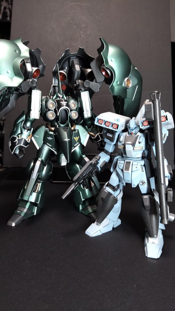 ユニコーンガンダムのオープニングベストバウトのスタークジェガンとのツーショットです。劇中ではクシャトリアはもっと大きく感じましたが並べてみるとそうでもなかったです。