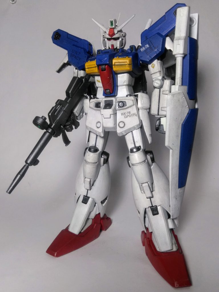 "再十三"に成りますが、本棚の守護神である『MG RX-78 GP-01 Fb ガンダム 試作 1 号機 フルバーニアン』を晒して逝きます 😋 この子の初販は "1997 年 "😊 と、成っております🧐 つまり"24 歳かぁ・・・思ったよりも"若かった?"🤔
