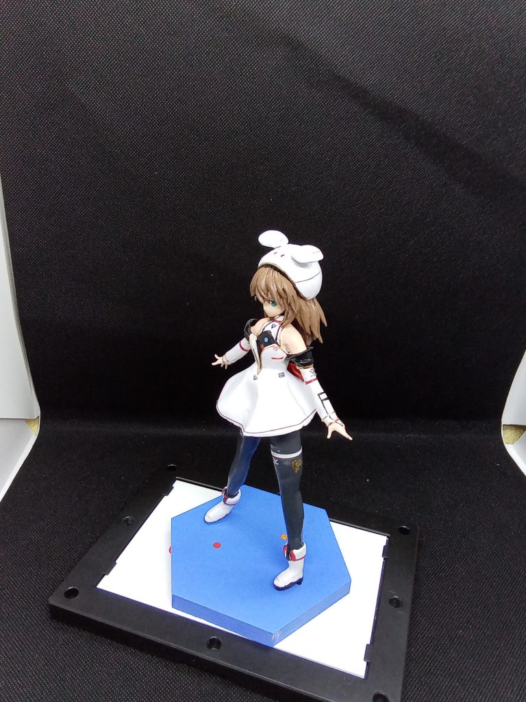 正面の画像しか見当たらず　わからない箇所も多かったのでデザインをアレンジしています