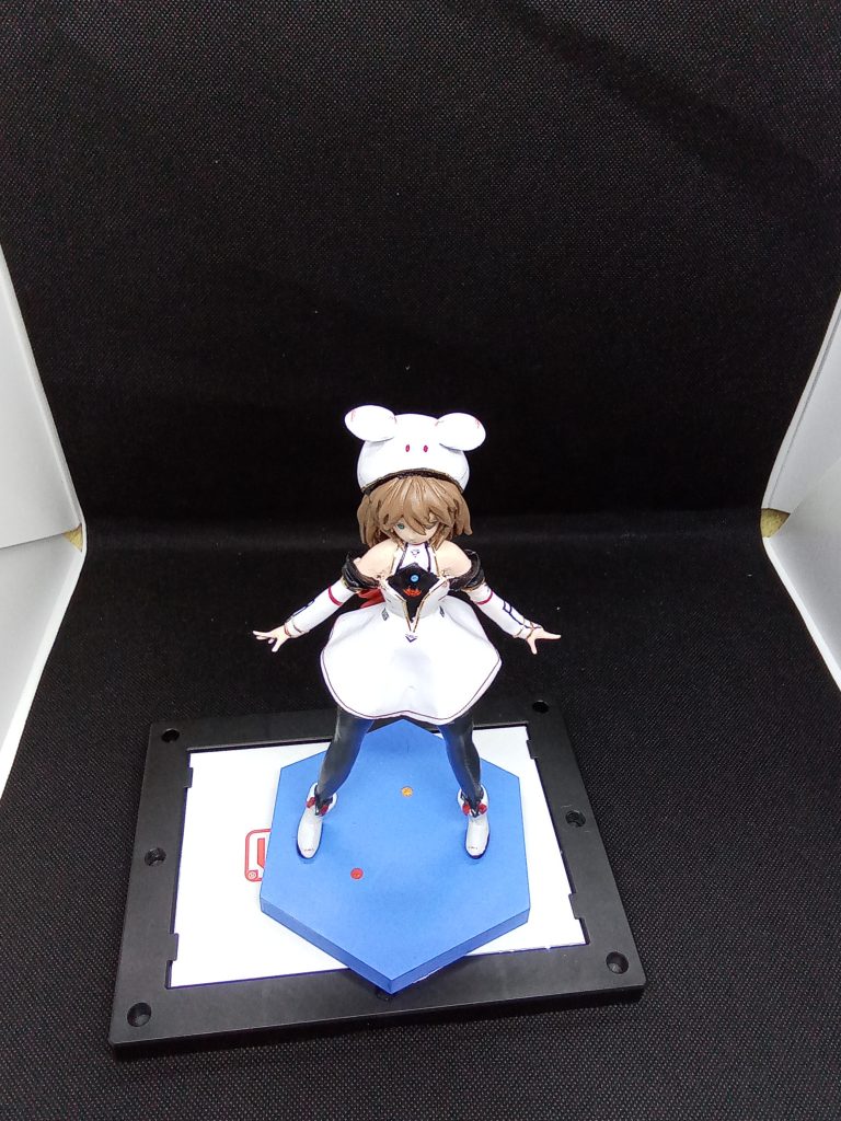 変わったデザインのキャラなので立体化に挑戦してみましたが・・難しい・・今回　顔以外はすべてニューファンドで作成してみました。