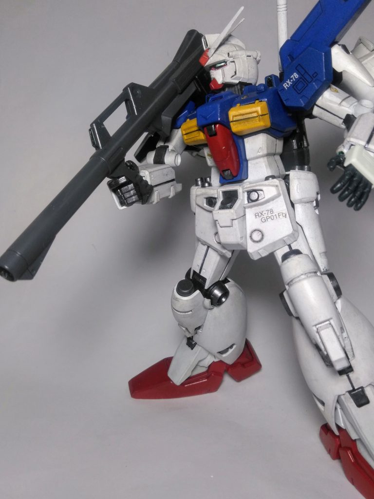 劇中では"ヤッてくれなかった"ので、『ハイパー バズーカ(Z版)』でも持っときますか🤣🤣因みに、肩の出っ張りの「スラスター」はギミックが付いていて「展開 & 収納」が思いのママ🧐胸部の「エア インテーク?」もスラスターの「展開 & 収納」を選択する事が可能です😋勿論「コア ファイター」も再現❗ボディに収納されて居ます👏👏👏(デナイと、MS形態になれないけどね🤭)