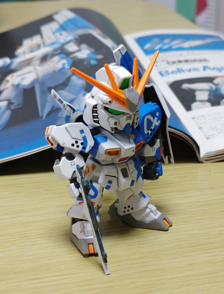 今までSDには全く興味が無かったのですが、店頭のキットを見て、ふとSDならあのνガンダムを作れるかも、と思い付いたのでした。