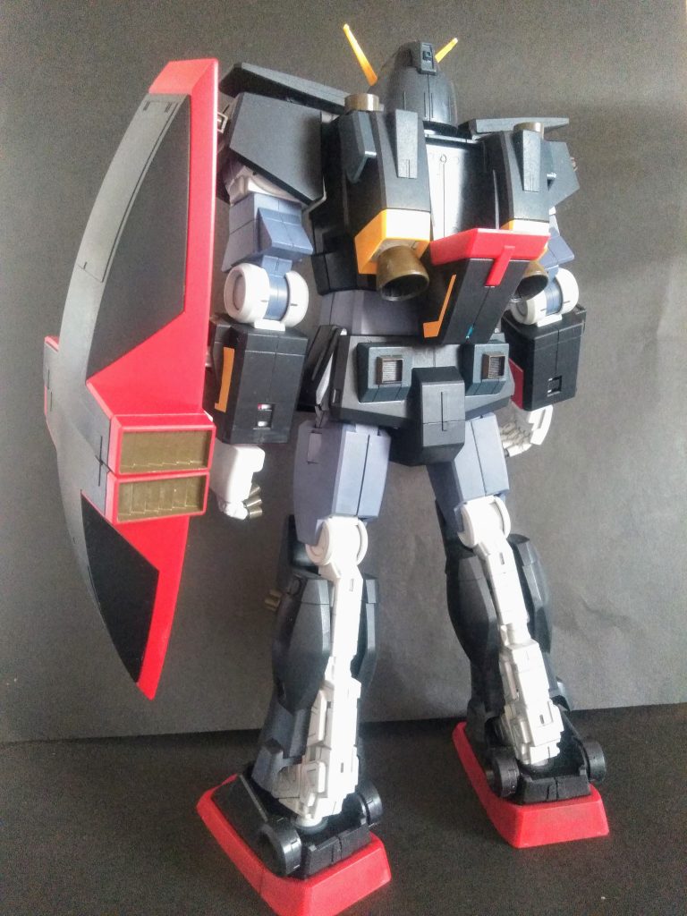 まぁ、上記の記述は置いといて、この子は定価が｢5000円｣　発売は｢2004年｣と、成っております😄