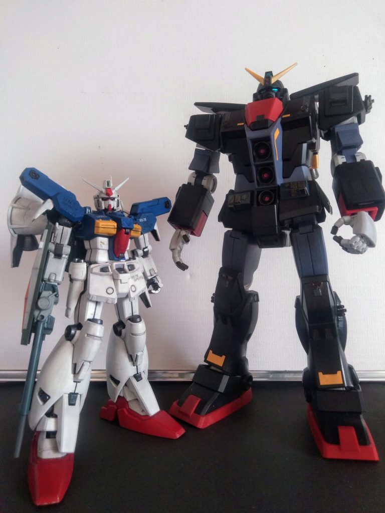 折角なので｢MG フルバーニアン｣と、並び立ち🤔｢フルバーニアンは全高 200mm弱｣ご覧の様な有り様です😥