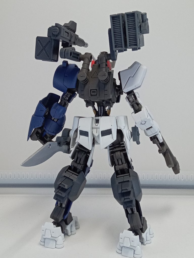 ミサイルランチャーと機関砲の取り付けにはアスタロトのパーツと境界戦機のパーツを組み合わせてです