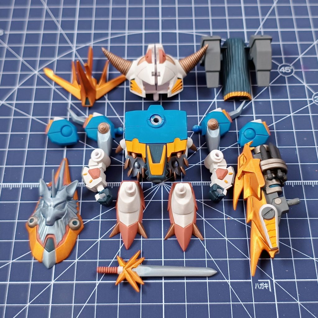 今回はガンドランダーということもあって彩度低めのカラーリングに。ゴールドも２種類使い分けて雰囲気を出してみました。他のガンドランダーはBB戦士になってないのが残念です！