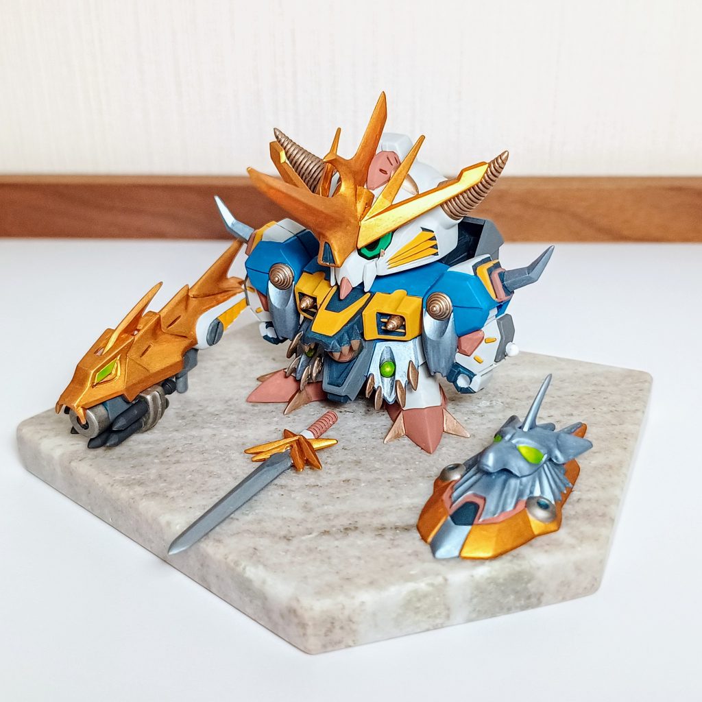 まずは装備品と一緒に。幅広でワイルド、武者でも騎士でもないエキゾチック古代ファンタジーなスタイルが魅力です！