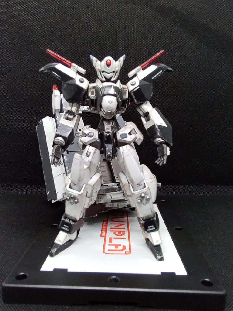 【リフトアップ】ガンヴォルヴァ+零式×自己解釈のアレンジな機体に仕上がりました 武装はまだ作っていませんので 本体のみどんな武器が似合うやら 肩にあわせて上半身をマッシブにしたところ下半身が貧弱にみえ・・脚部を太くしたらスタイルが悪くなり・・延長や短縮作業を繰り返すことになりました