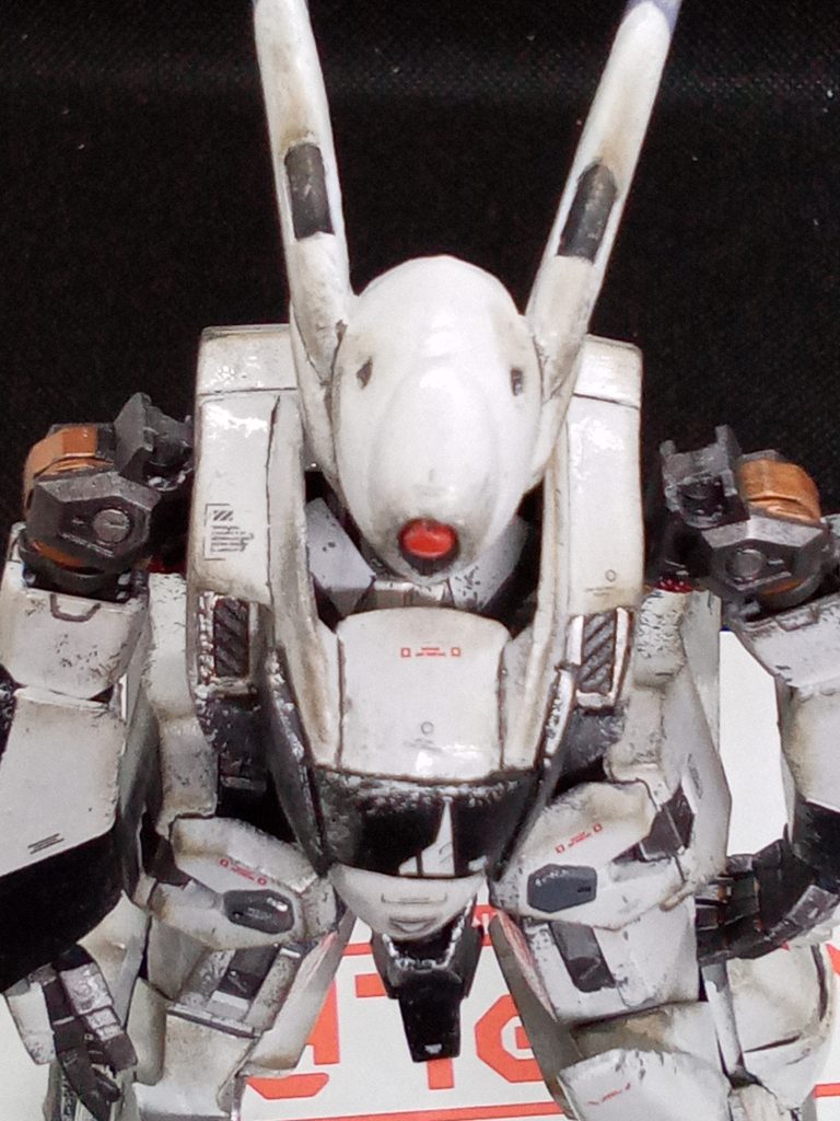 内部を覗くとガンヴォルヴァの襟がみえますw肩はガンヴォルヴァのものをそのまま使用 肩装甲もガンヴォルヴァのものがそのままはいっています