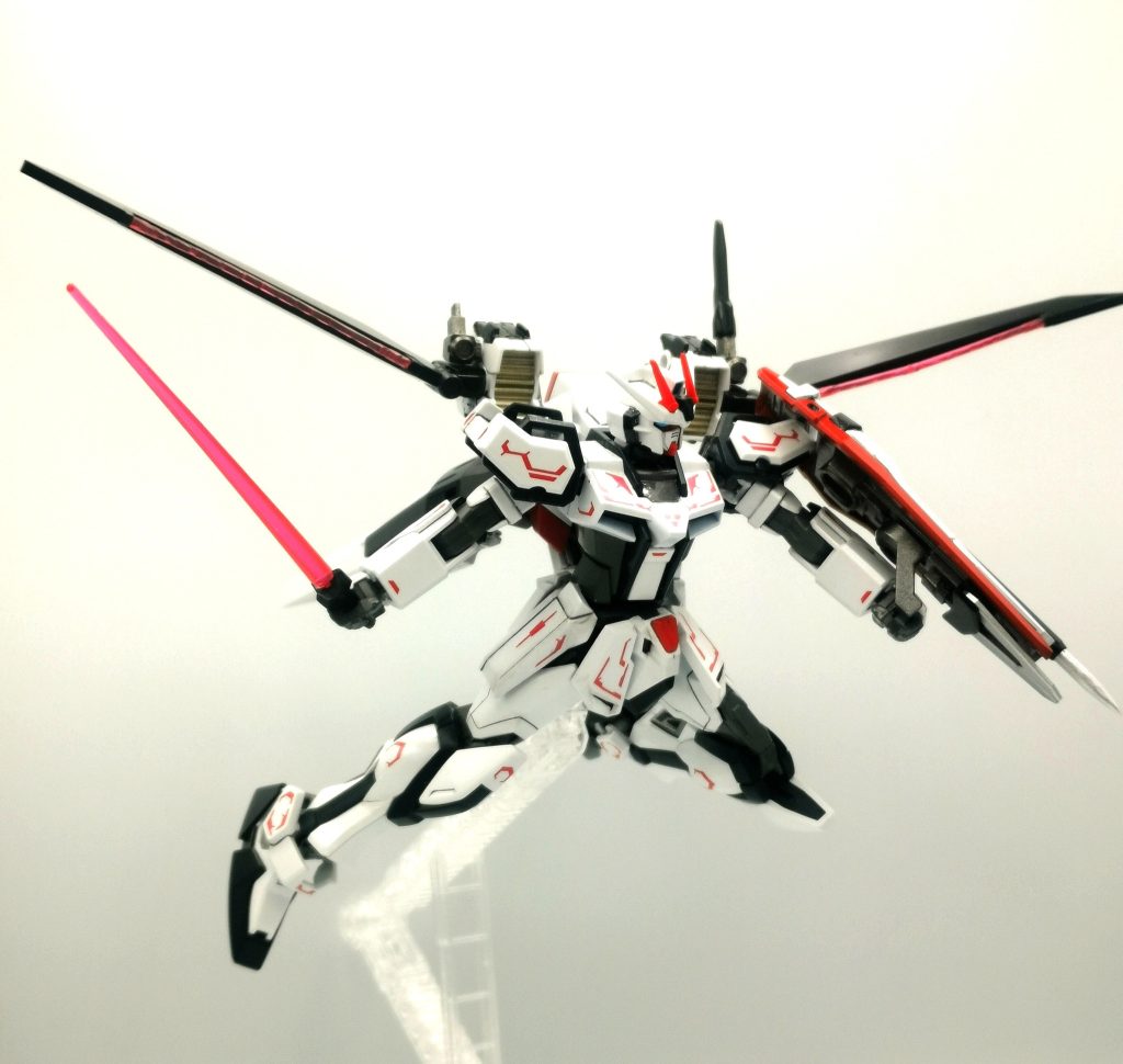 垂直尾翼は見立てなのでサーベルとして抜刀可能。