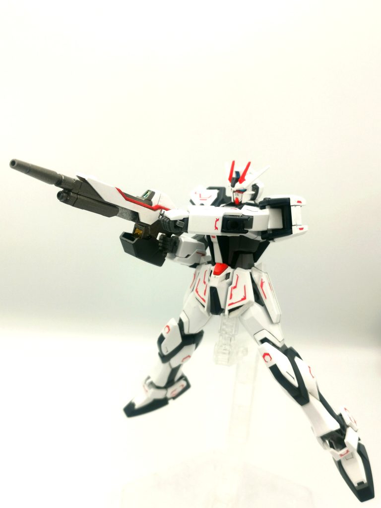 可変速ビームライフル銃身を延長可し、ジェネレーターを露出させることにより、高圧縮されたエネルギーを撃ち出せるという設定。ストフリのライフルをベースに色々切って繋げてます。