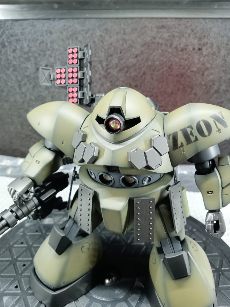 ミサイルハッチは開閉式 腹部のメガ粒子砲はオミットしました メインカメラは大型化に伴い固定となりました