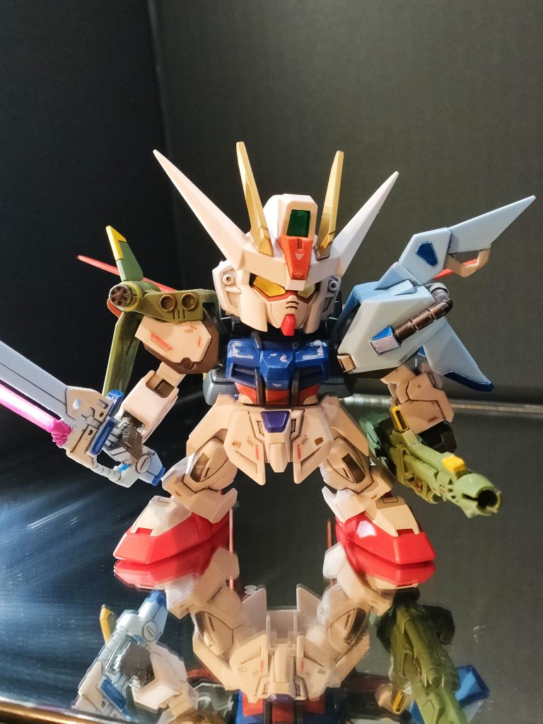 ストライカーパックはBB戦士のものですが、肩の幅など違うため削ってサイズ調整しました。