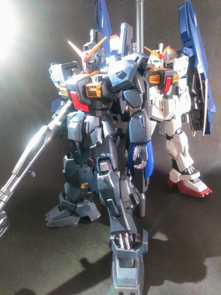 そんな訳で｢UP主｣が世界で 2 番目に大好きな『ガンダムMk-Ⅱ《ティターンズ仕様》 (同率 2 位🥈は50機位？)』を｢リビルド｣です 😁今回も｢リビルド｣なのに、ガンダム本体を殆ど弄っておりません😋　　　　　　　　　　　　　　　　何故なら弄ると壊れるから・・・薄暗い本棚の中とは云え、関節なども健在でした😲　　　　　　　　　　　　　　　　　　　26 年前のキットなのに・・・　　　｢BANDAIの技術力｣には驚異を感じます🤗　　　　　　　　　　　　　　　　　　　　　　　　　　　　　　