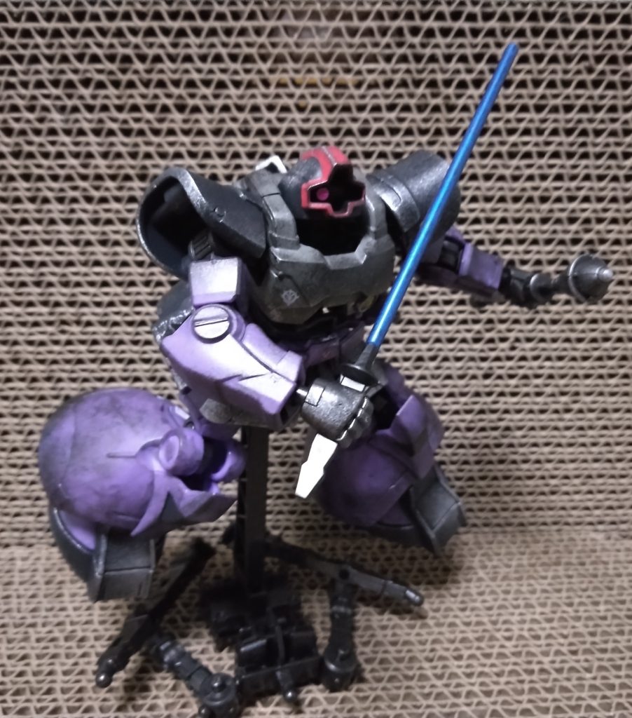 アクションポーズ①斬りかかるドム