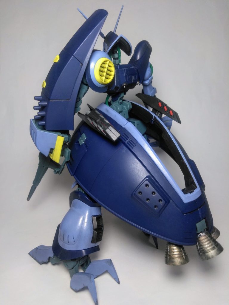 後ろ姿が又 ジワる・・・😅『ZZGのリアタイ時』本編放送の前週に『プレリュードZZ』と いう特番が放送されました 🧐番組内のクイズにて「この子が出題」され、その"解答解説"の中で『クワトロ大尉』は言いました 🤔『マニアの間ではこの機体が最も美しいと言われている。』(by クワトロ大尉)だ、ソウです 😅