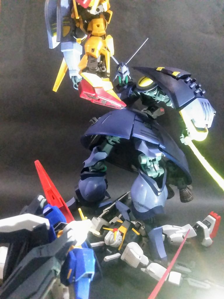 煽って観るとコウなります 😍💕フゥ😵💨 ナンとか画角に収まった・・・ 🤭あっ!『百式さん』は"宙ブラリン"状態です 😋う~む🤔 この「怪獣感」に惚れちゃいます💖👏👏👏