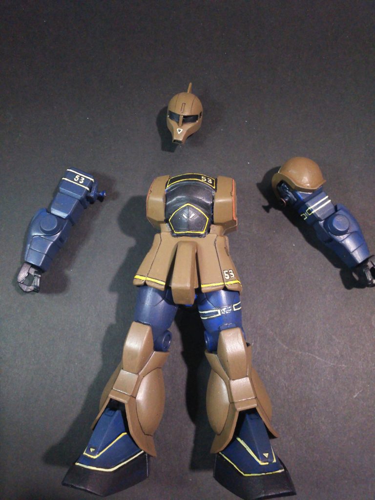 上部バラバラ。今回のマグネット実験機の意味は。。。実は首、両肩内部にマグネットを仕込んでいまして関節の実験をしようと思い組み込んでみました。