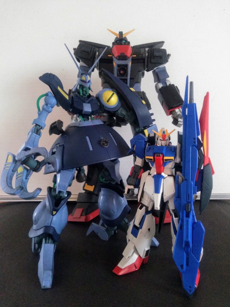 気を取り直してMS形態はコンナかんじ折角だから背比べ 😋『バウンド ドックさん』の全高は"およそ 210mm 強"とナッテおります 🧐