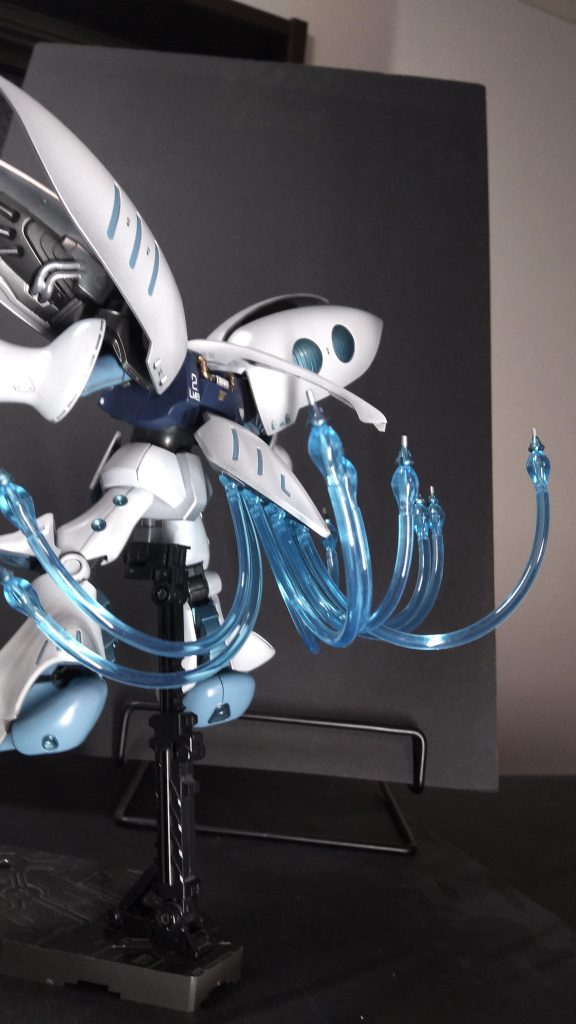 息子の未開封のファンネルエフェクトセットをしれっと装着！パッケージがプレバンの白黒なのでエフェクトはピンクと勘違いしていましたが、これはこれで涼しげな感じになりました。同色の為ファンネルは目立ちません。