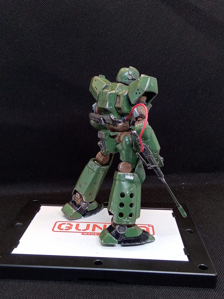 スタイルが細身のザウォート張り出している部分を切除したところ(だいたい)綺麗に外装の中に収まりましたただ・・スタイルがわるくなったので足首と腰を1,5mm延長しています