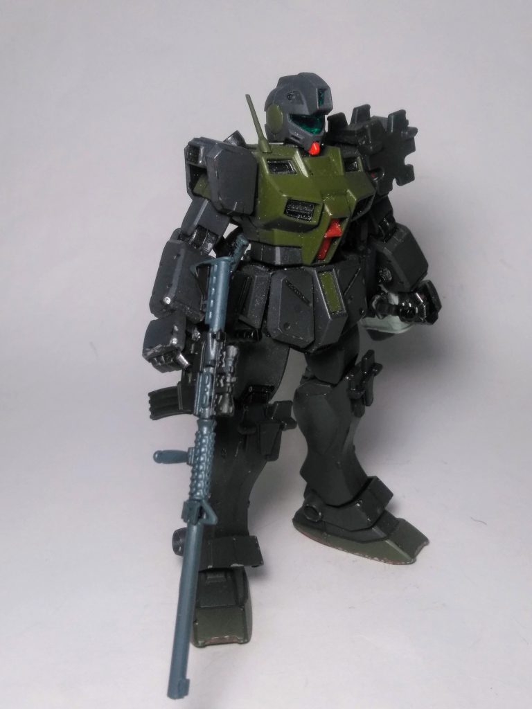 ダディズ プリーチ中隊のアルカード大尉』は『トリントン基地』へ転属と成りました。そんな『トリントン基地』には色々な兵士が居る様です。今回は『スペシャル・エリーターズ 所属』『ハンドレット・ユニフォーム 少佐 の搭乗機 ジム・コマンド カスタム』をご紹介😆※ハンドレット=100　※ユニフォーム=均一